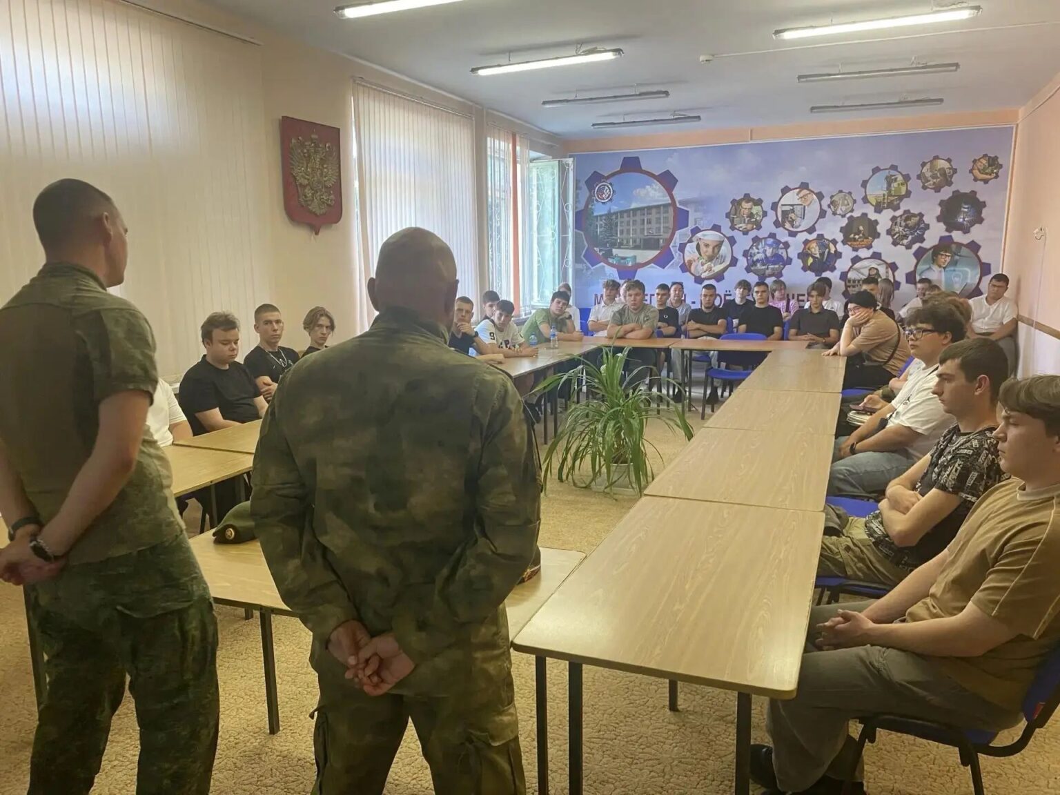 В Камышине студенты встретились с участниками СВО